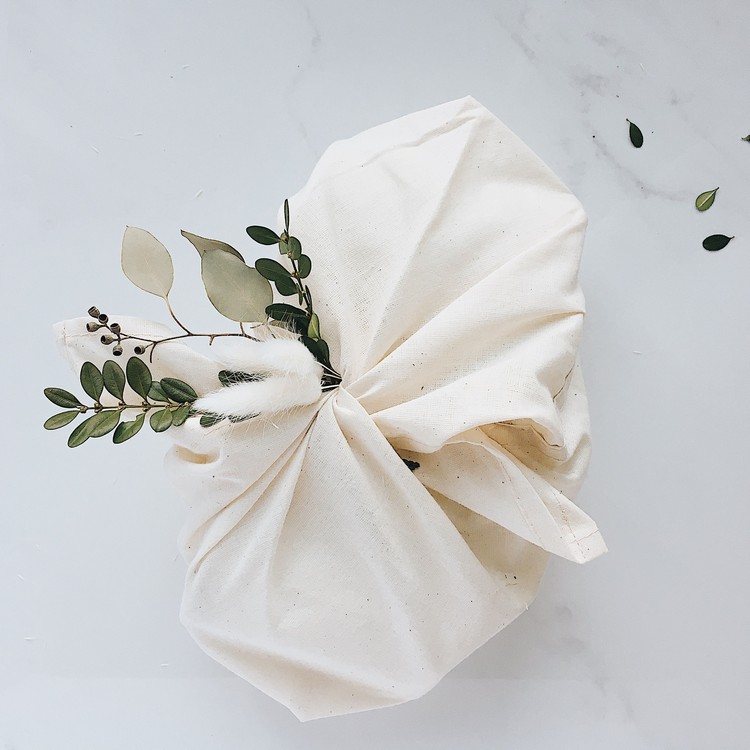 emballage cadeaux sobre minimaliste tissu touches verte