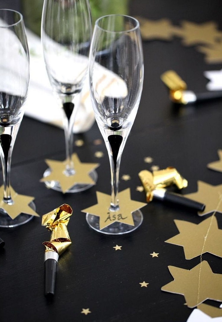 flûtes à champagne DIY marque-place étoiles dorées déco nouvel an