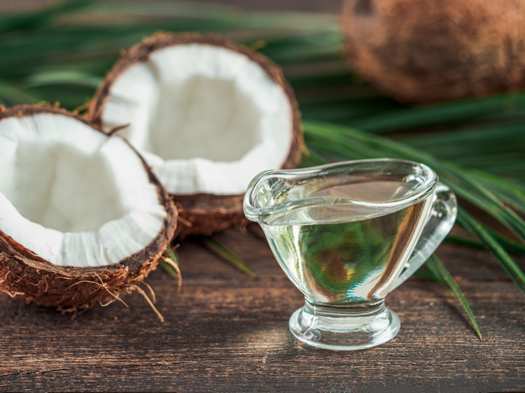 huile de coco soin naturel lèvres gercées