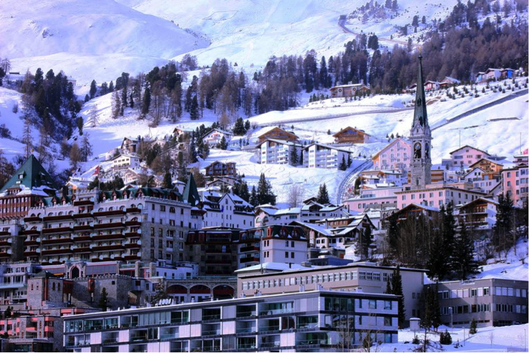 ville de St Moritz Suisse pistes de ski sports hiver