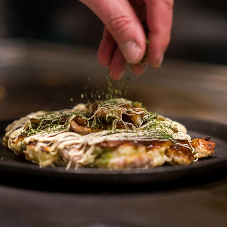 comment préparer traditionnelle okonomiyaki pizza nippone omelette facile