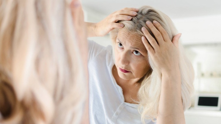 le lien entre les cheveux gris et le stress enfin prouvé par des scientifiques