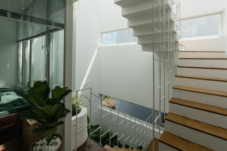 maison verte et optimisée deux étages design contemporain signé q concept intérieur ouvert nature