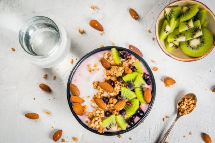 petit dejeuner facile bol buddha kéto mascarpone ricotta amandes kiwi matcha