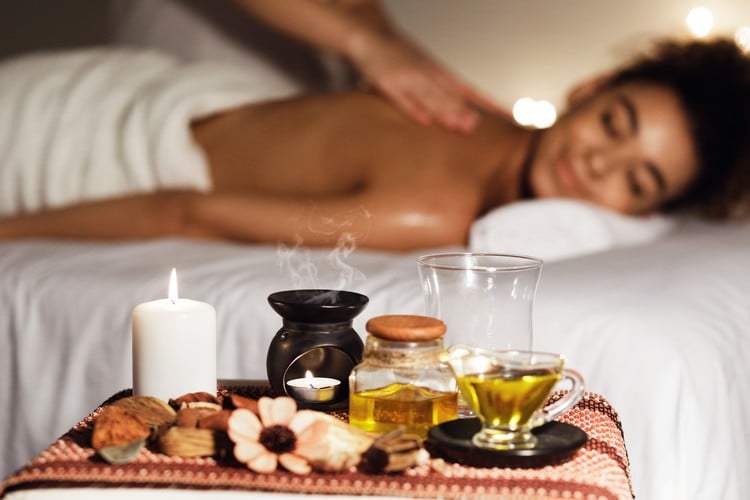 comment soulager un mal de dos sans médicament massage professionnel huiles essentielles