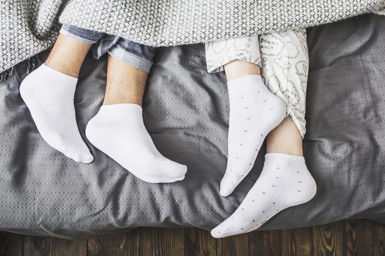 dormir avec des chaussettes invonvénients bon ou mauvais pour la santé