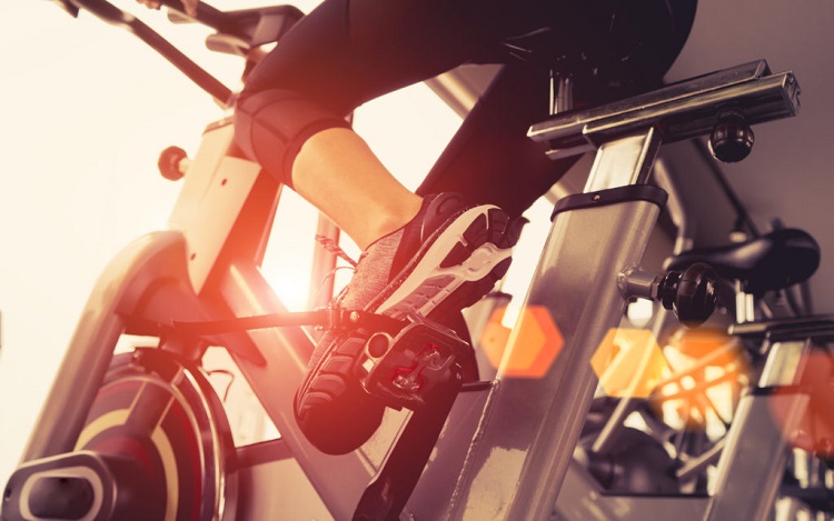 équipement de cardio vélo d'intérieur avantages et bienfaits cardio training