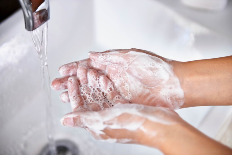 avoir une hygiene impeccable pour eviter risaues de contracter coronavirus se laver les mains plusieurs fois par jour