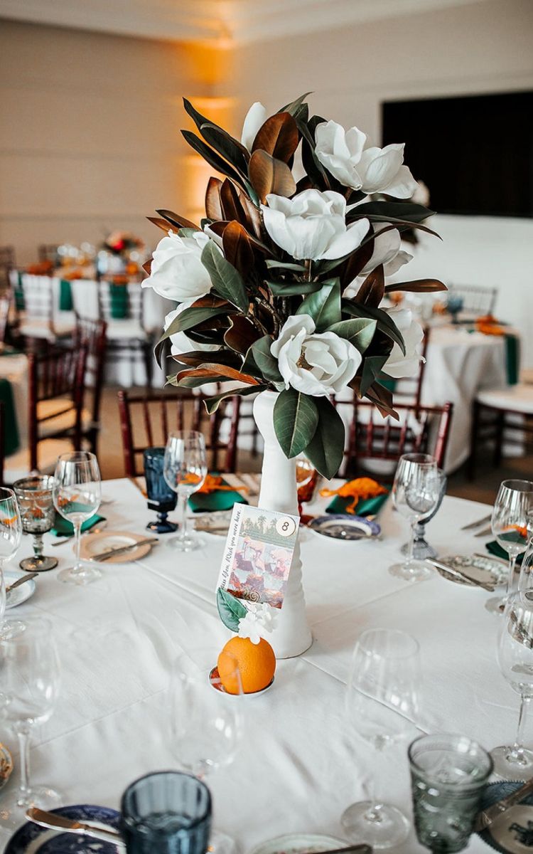 centre de table mariage printemps feuilles et fleurs de magnolia