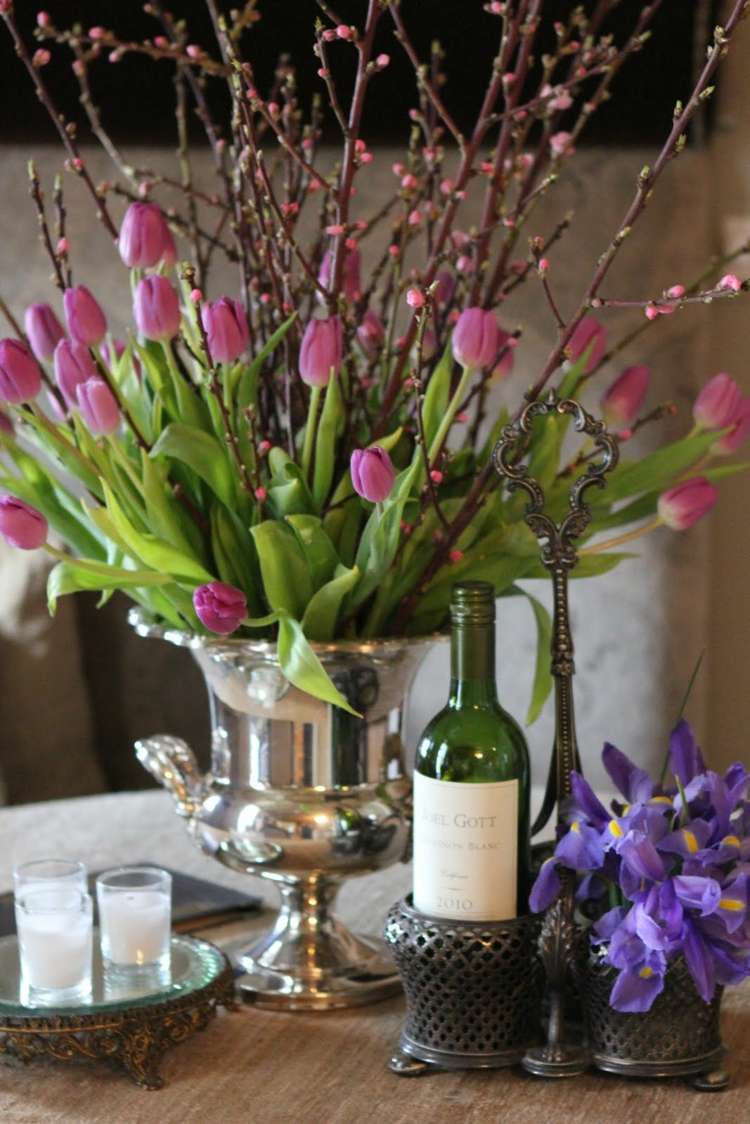centre de table paques tulipes et branches fleuries