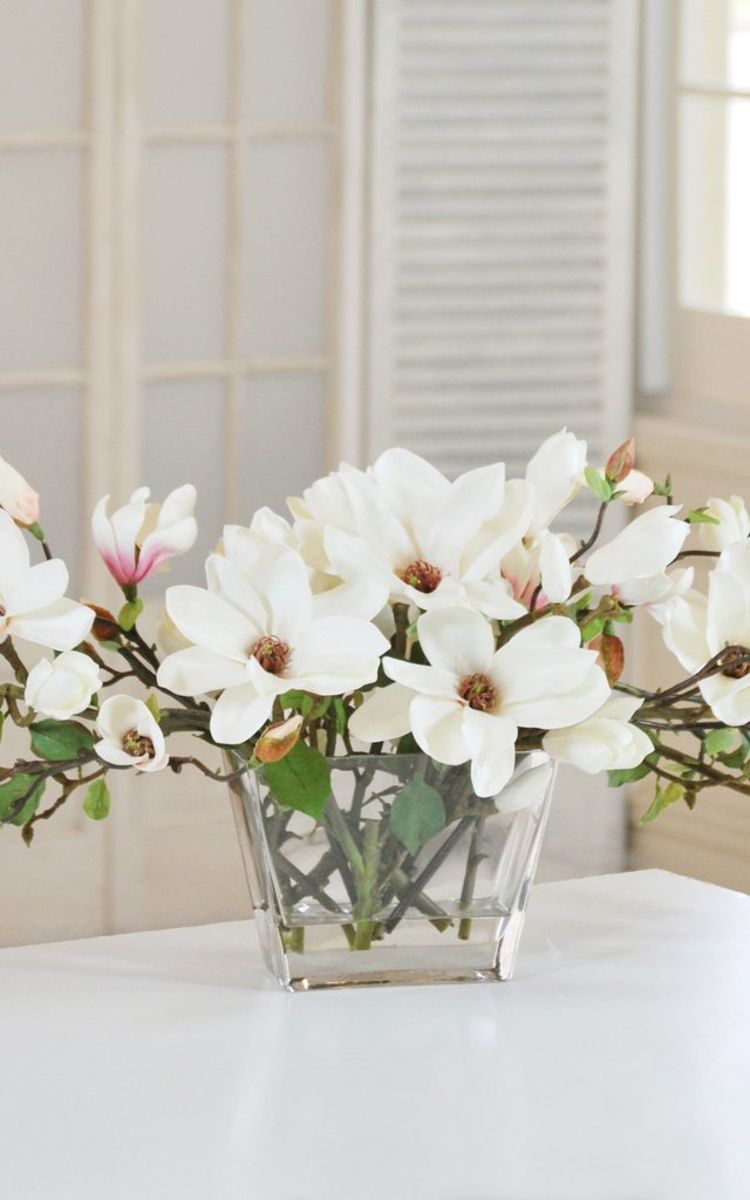 centre de table vase branches de magnolia