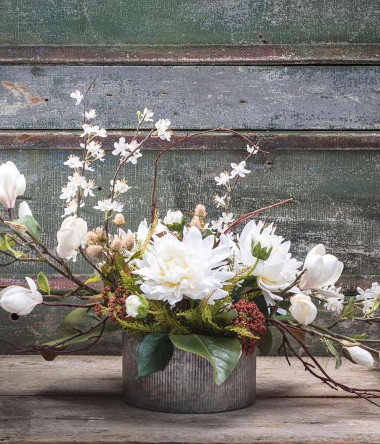 composition florale diy avec fleurs de magnolia idées déco printanière