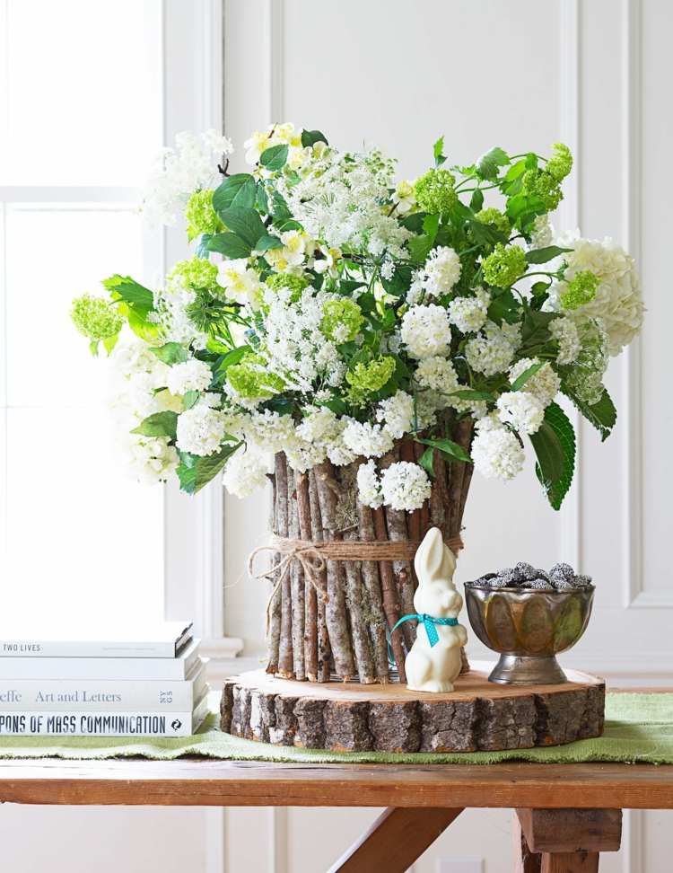 composition florale printemps vase créatif bois