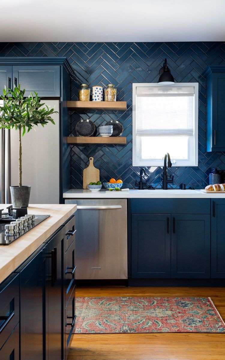 Cuisine bleu marine : idées et façons de l'adopter