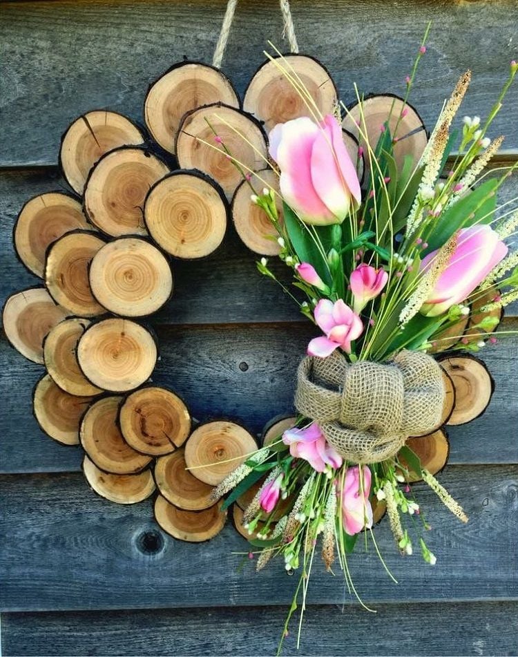diy couronne de printemps rondelles de bois fleurs style rustique idée créative