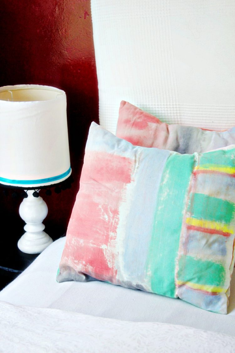 décoration printemps chambre à coucher taies d'oreiller tye & dye idée créative