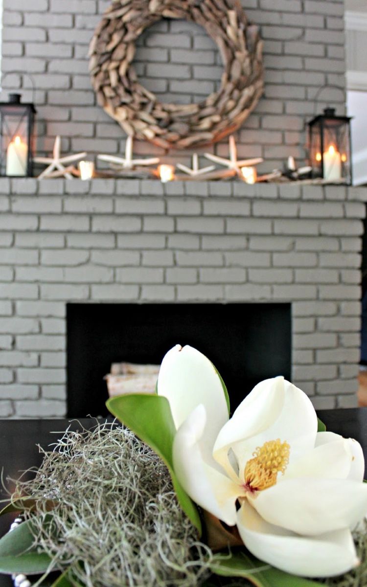 idée centre de table naturelle en branchages et fleur de magnolia