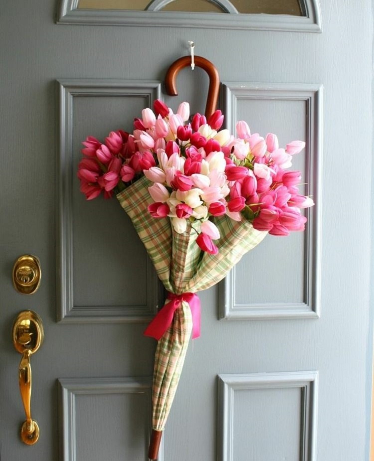 parapluie plein de fleur tulipes couronne de porte alternative DIY