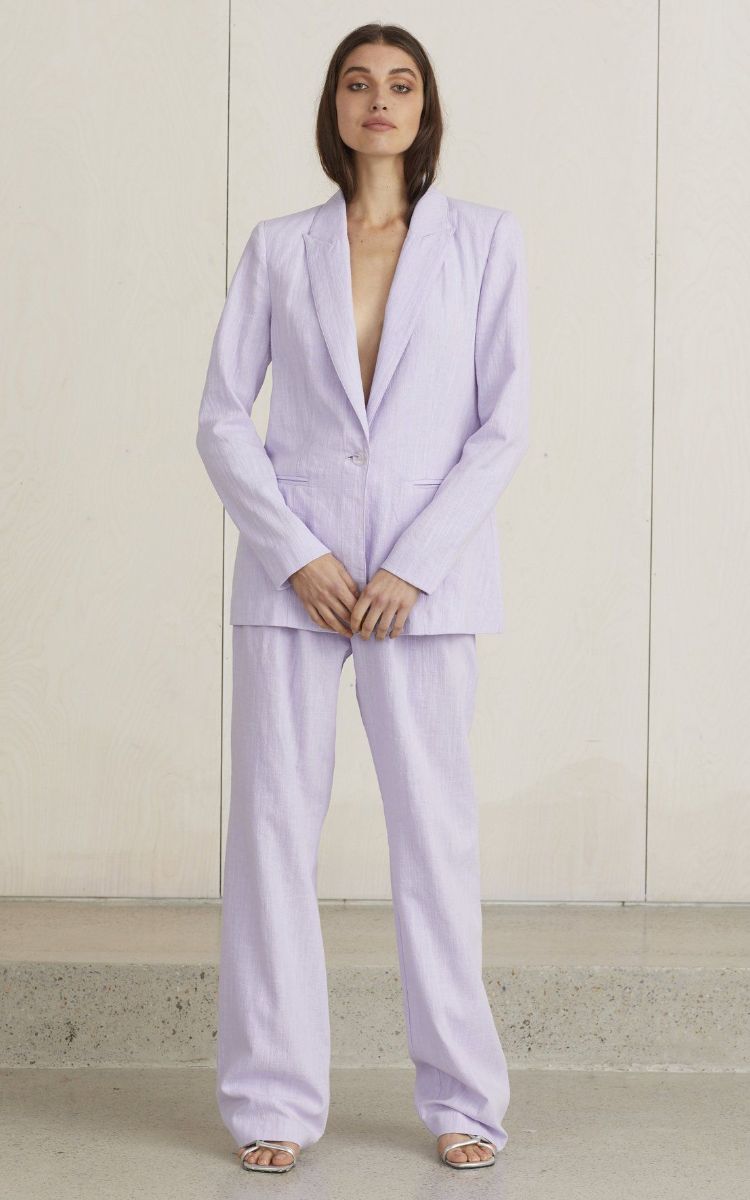 tailleur pantalon large femme couleur lavande violet pastel