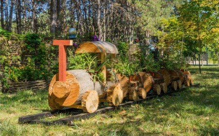 train en bois jardiniere originale