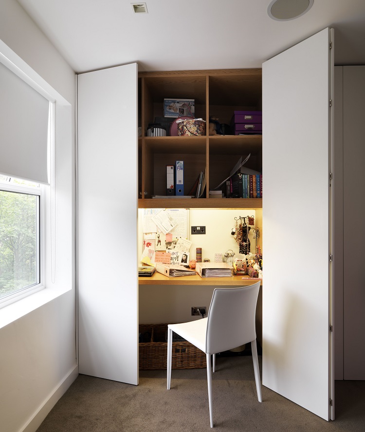 aménagement bureau dans petite chambre idées gain place armoire bureau pratique