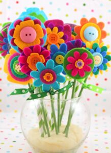 bricolage de fleurs de printemps faciles en feutrine pour enfants