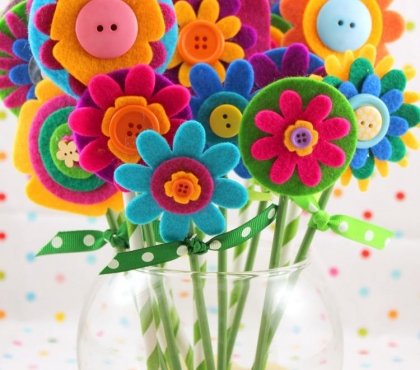 bricolage de fleurs de printemps faciles en feutrine pour enfants