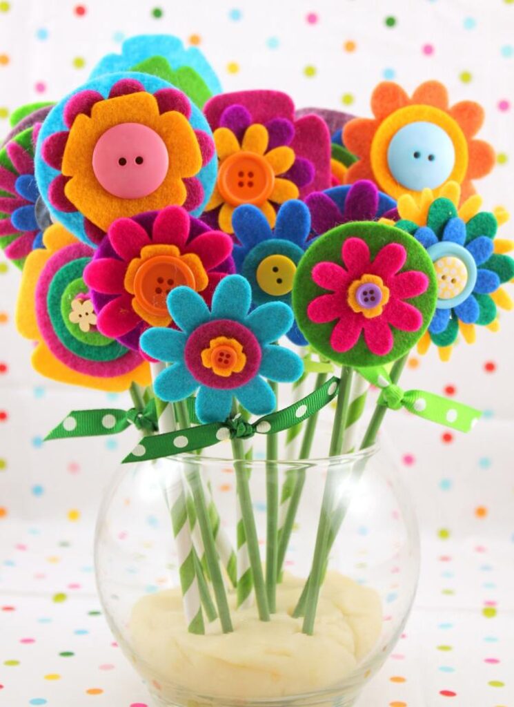 bricolage de fleurs de printemps faciles en feutrine pour enfants