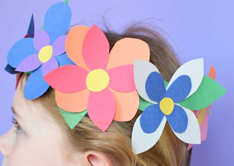 couronne de fleurs en papier DIY petite fille bricolage facile printemps
