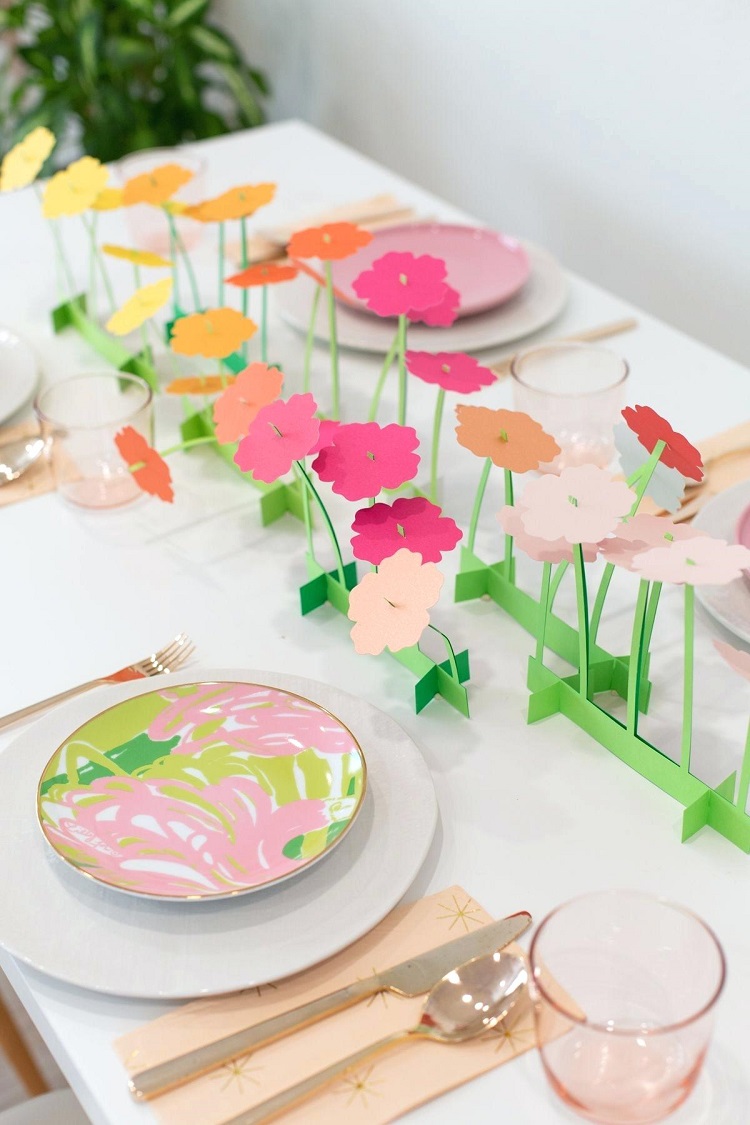 décor de table printemps en papier fleurs design sophistiqué