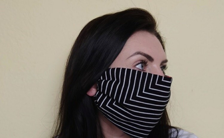 fabriquer un masque de protection récuo en tissu de coton et élastiques cheveux