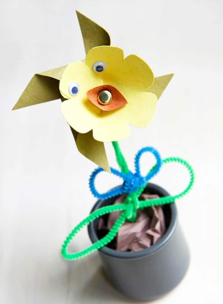 fleur en papier moulin a vent nettoie pipes bricolage de printemps pour enfants