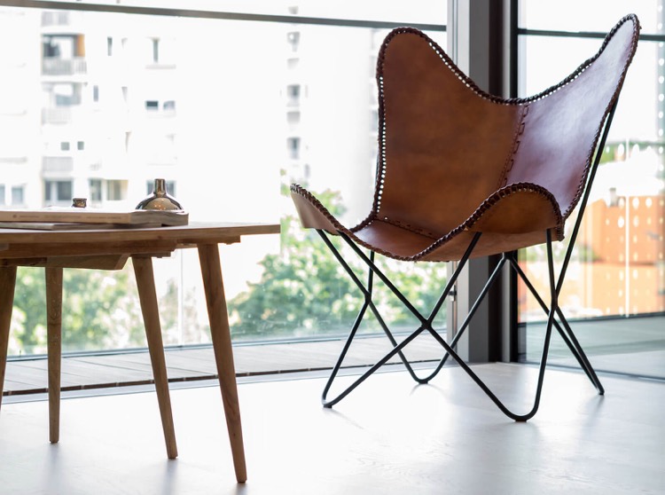 chaises design emblematiques fauteuil Butterfly AA cuir marron