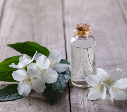 huile essentielle de jasmin vertus bienfaits beauté conseils utilisations
