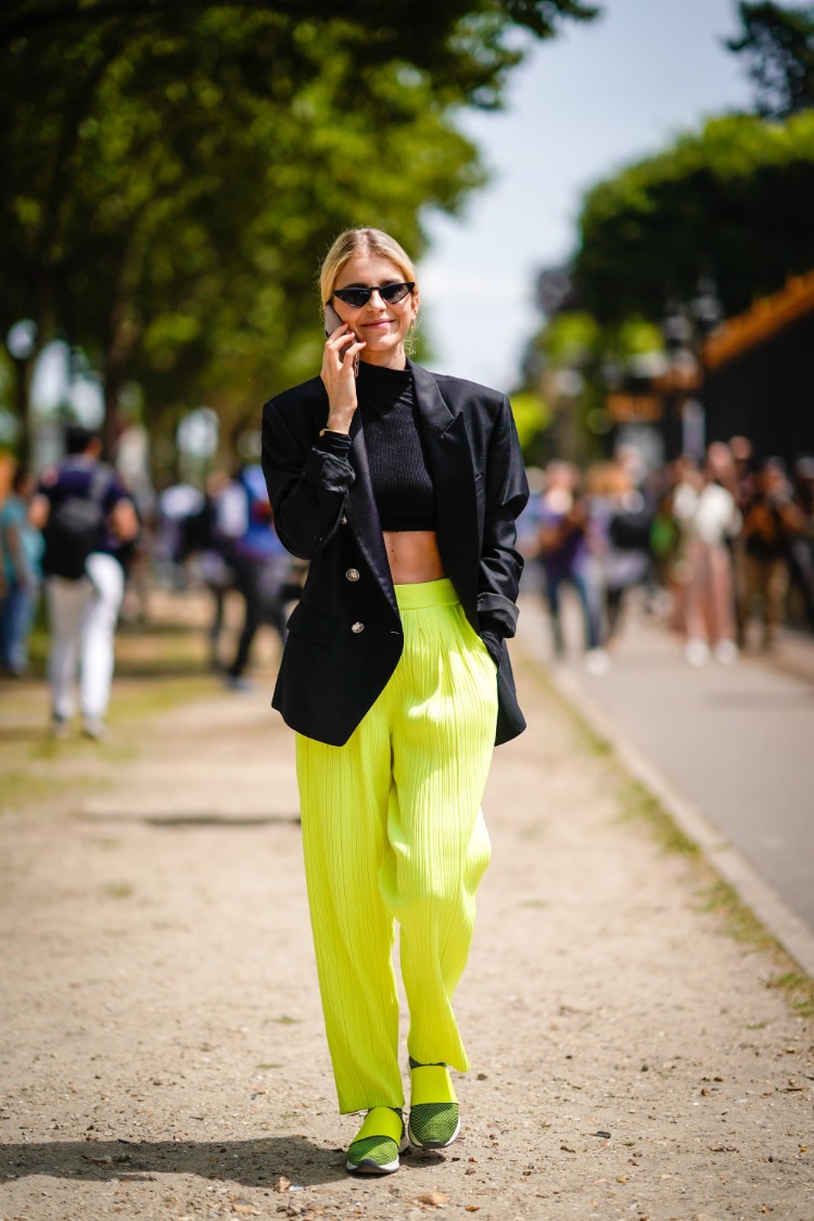 pantalon droit néon blazer oversize look du jour mode estivale 2020