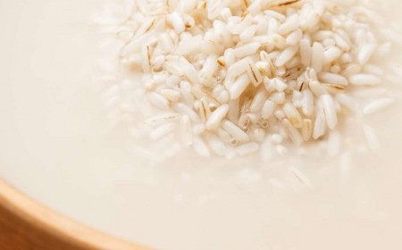 que faire avec l'eau de cuisson du riz quels sont les bienfaits de l'eau de riz visage peau santé