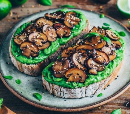 recette toast facile et saine tartine à l'avocat champignons à l'ail