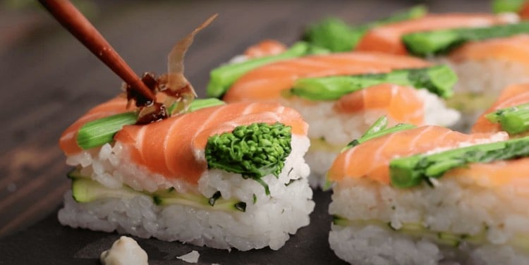 sushi presse oshi zushi saumon brocoli zucchini