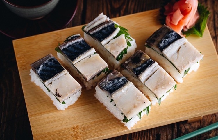 sushi presse oshizushi maquereau