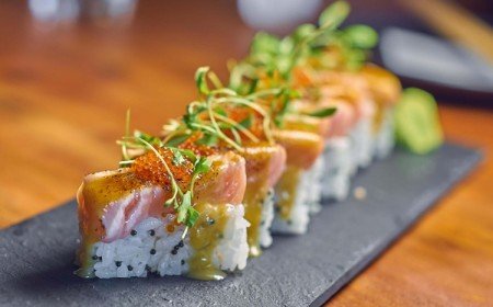 sushi presse saumon legumes
