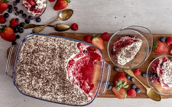 tiramisu coulis fruits rouges framboises fraîches et chocolat noir râpé