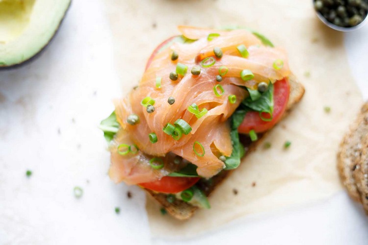toast avocat saumon fumé recette simple petit-déjeuner léger snack sain