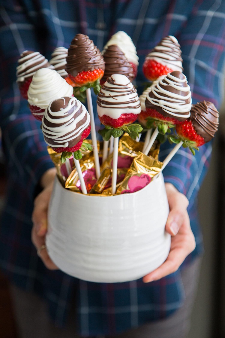 vase gourmand pour la fête des mères fleurs comestibles fraises au chocolat