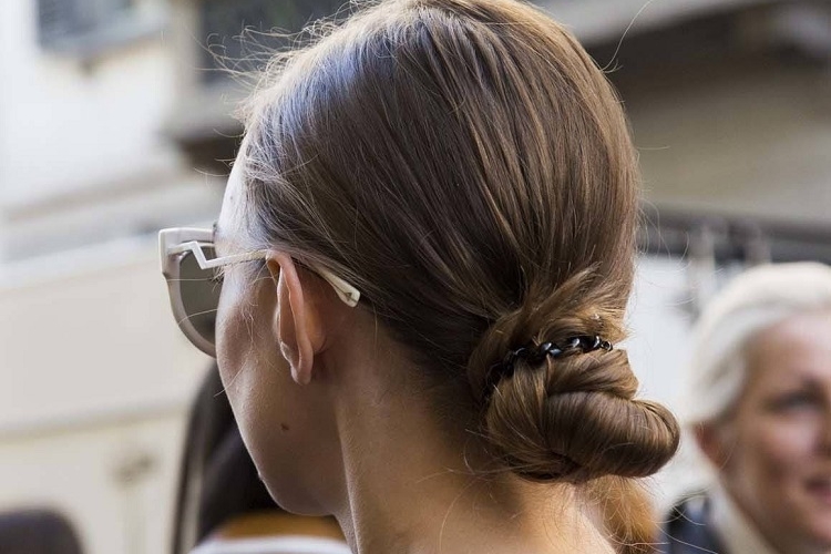 Coiffure d'été simple et rapide en 7 variantes