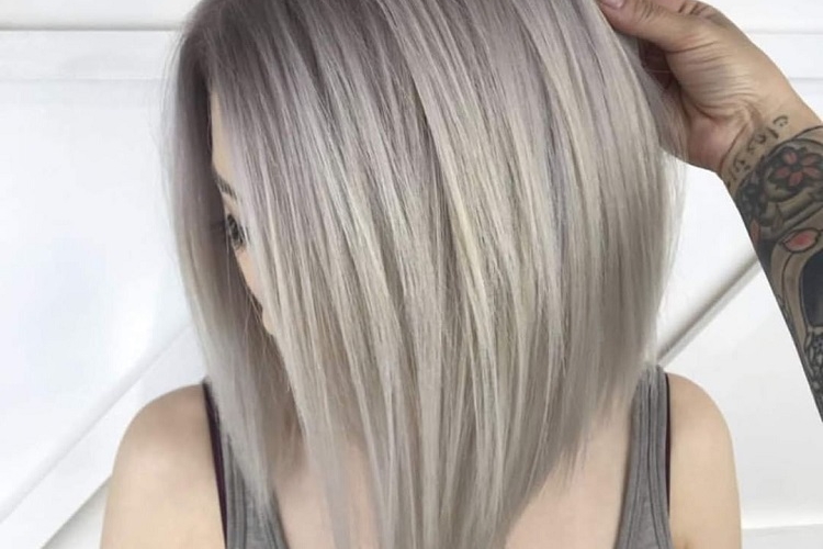 Le carré plongeant blond - un classique du genre
