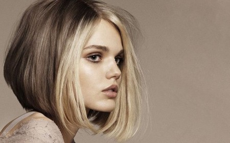 carré plongeant blond miel mi longue