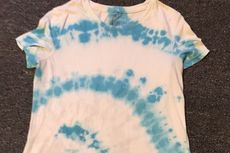T-shirt tie and dye à faire soi-même en 2 tutos express