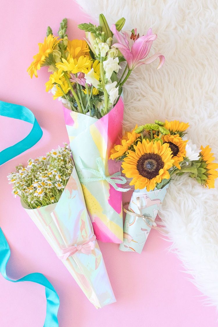 papier coloré motifs variés fleurs de tournesol bouquet fete des mères idée dernière minute