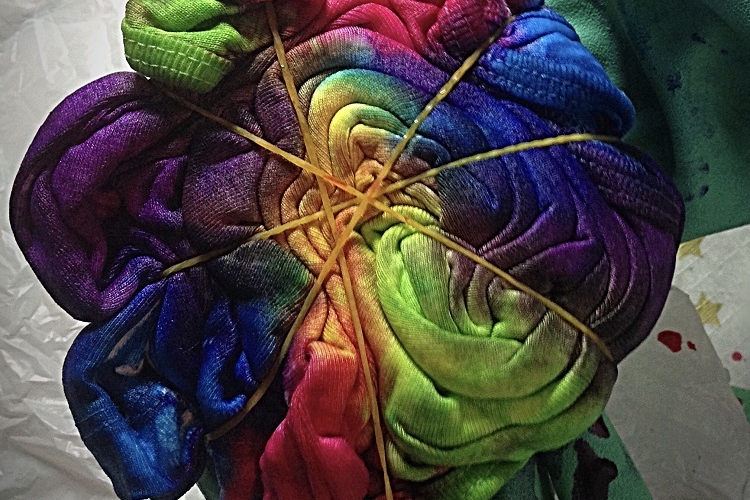 T-shirt tie and dye à faire soi-même en 2 tutos express