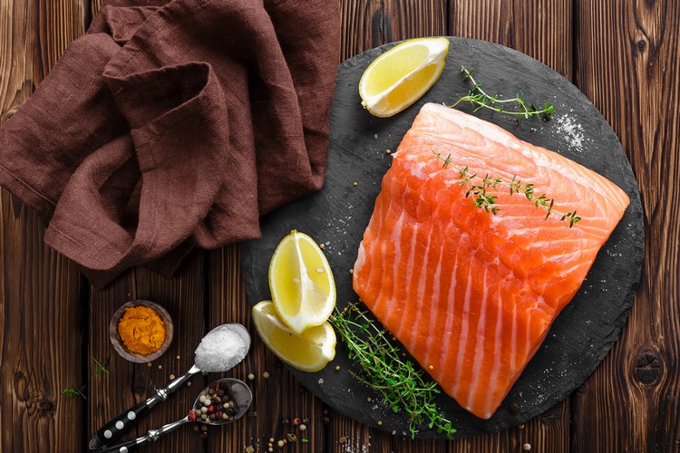 aliments anti-stress poisson saumon anxiété alimentation saine bien-être mental